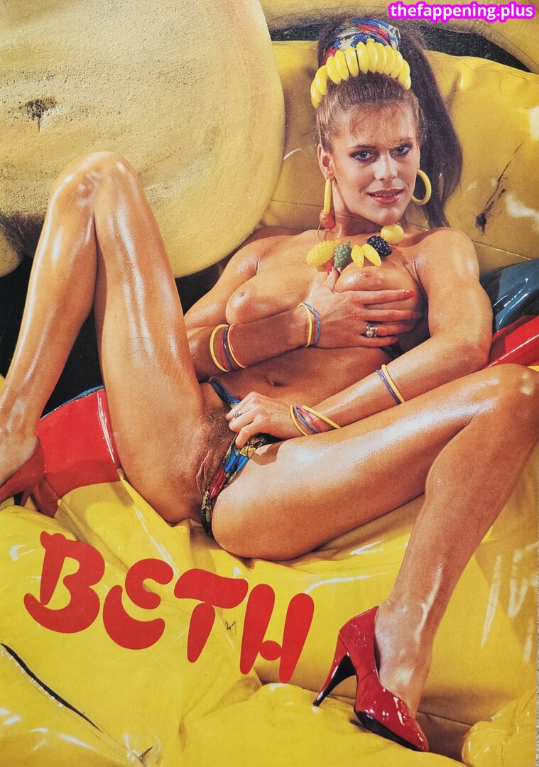 S early  s page  girls/ leaked private photo uncensored HD quality