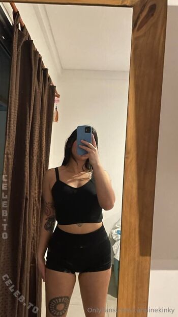 Carolinekinky leaked private photo uncensored HD quality