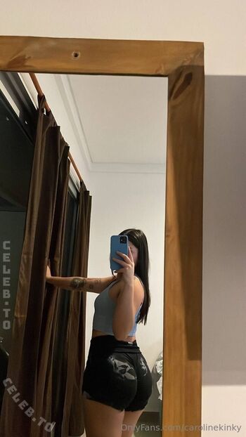 Carolinekinky leaked private photo uncensored HD quality