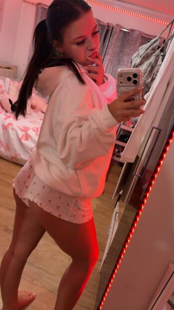 Evieschlgirl leaked private photo uncensored HD quality