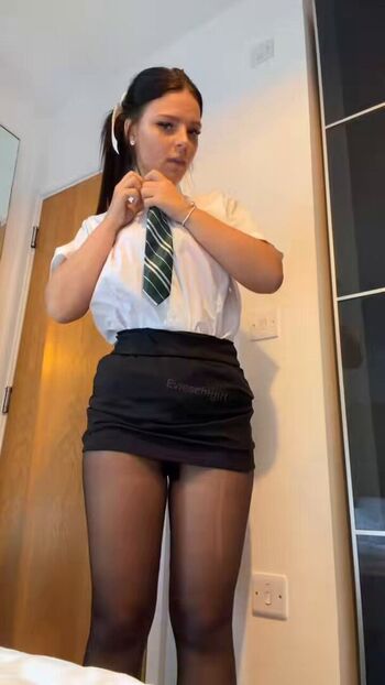 Evieschlgirl leaked private photo uncensored HD quality