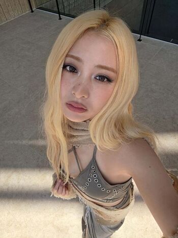 Huh yunjin  page leaked private photo uncensored HD quality