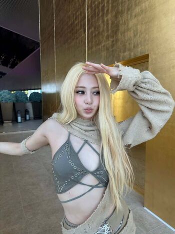 Huh yunjin  page leaked private photo uncensored HD quality