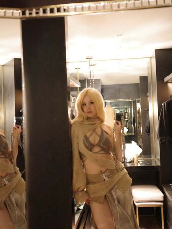 Huh yunjin  page leaked private photo uncensored HD quality