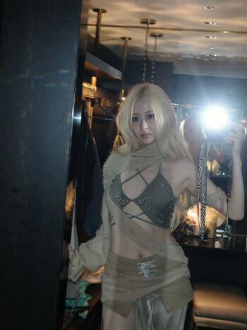Huh yunjin  page leaked private photo uncensored HD quality