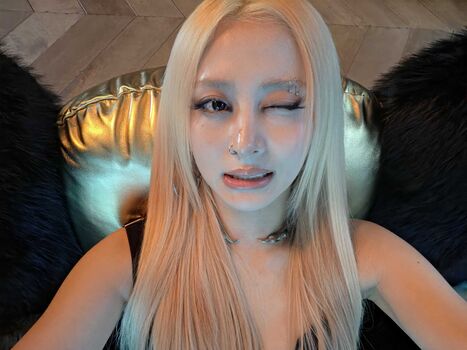Huh yunjin  page leaked private photo uncensored HD quality