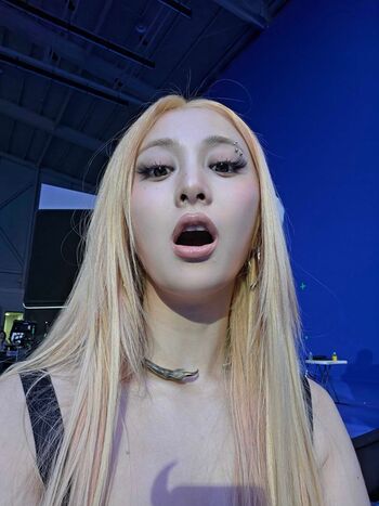 Huh yunjin  page leaked private photo uncensored HD quality