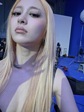 Huh yunjin  page leaked private photo uncensored HD quality