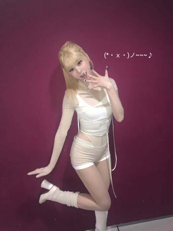 Huh yunjin  page leaked private photo uncensored HD quality