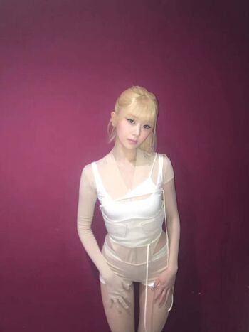 Huh yunjin  page leaked private photo uncensored HD quality