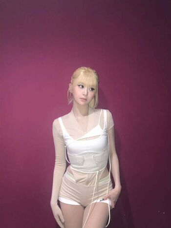 Huh yunjin  page leaked private photo uncensored HD quality
