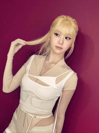 Huh yunjin  page leaked private photo uncensored HD quality