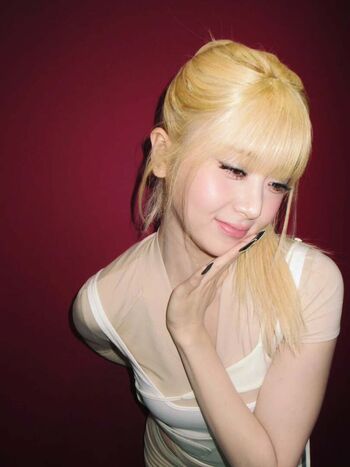 Huh yunjin  page leaked private photo uncensored HD quality