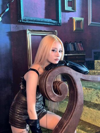 Huh yunjin  page leaked private photo uncensored HD quality