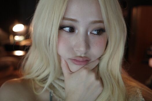 Huh yunjin  page leaked private photo uncensored HD quality
