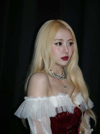 Huh yunjin  page leaked private photo uncensored HD quality