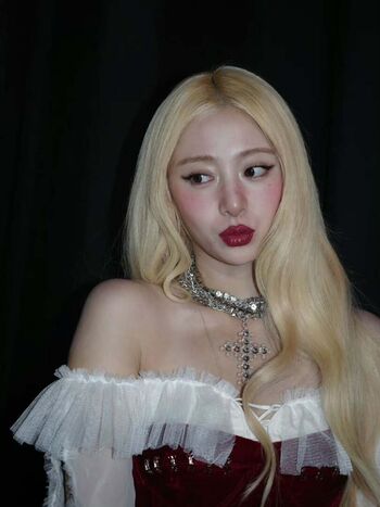Huh yunjin  page leaked private photo uncensored HD quality