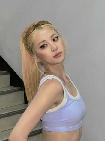 Huh yunjin  page leaked private photo uncensored HD quality