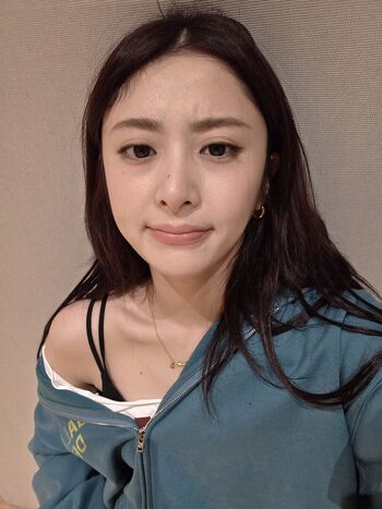 Huh yunjin  page leaked private photo uncensored HD quality