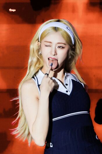 Huh yunjin  page leaked private photo uncensored HD quality