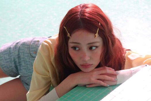 Huh yunjin  page leaked private photo uncensored HD quality