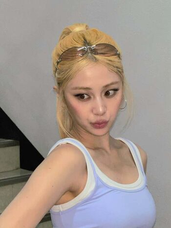 Huh yunjin  page leaked private photo uncensored HD quality