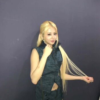 Huh yunjin  page leaked private photo uncensored HD quality