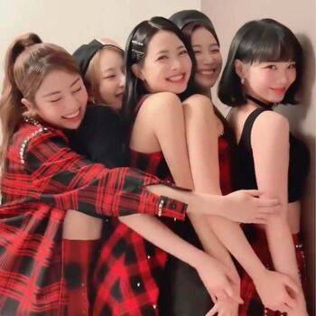 Huh yunjin  page leaked private photo uncensored HD quality