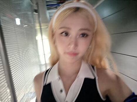 Huh yunjin  page leaked private photo uncensored HD quality