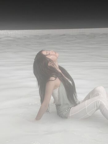 Huh yunjin  page leaked private photo uncensored HD quality