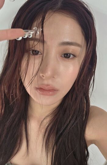 Huh yunjin  page leaked private photo uncensored HD quality