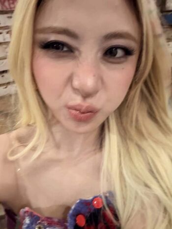Huh yunjin  page leaked private photo uncensored HD quality