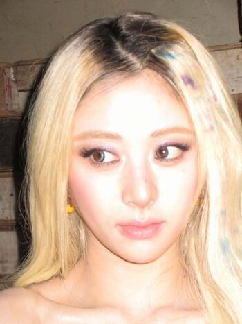 Huh yunjin  page leaked private photo uncensored HD quality