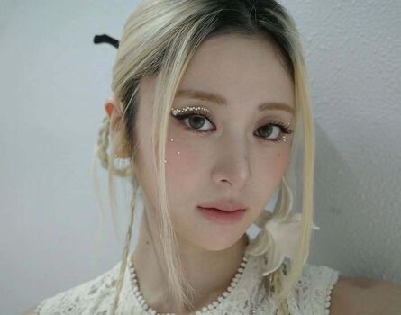 Huh yunjin  page leaked private photo uncensored HD quality