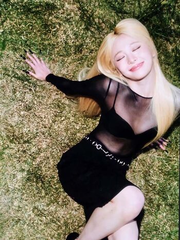 Huh yunjin leaked private photo uncensored HD quality