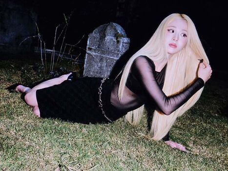 Huh yunjin leaked private photo uncensored HD quality