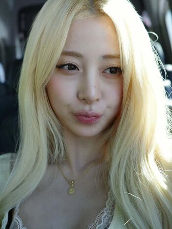 Huh yunjin leaked private photo uncensored HD quality
