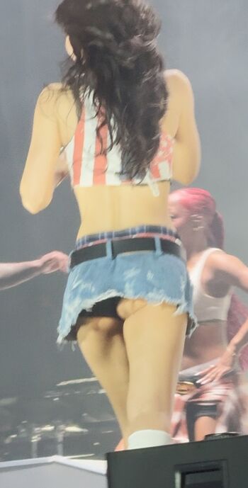 Jennierubyjane leaked private photo uncensored HD quality