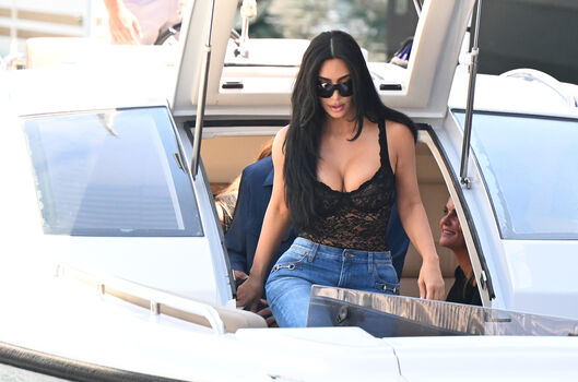 Kim kardashian  page leaked private photo uncensored HD quality