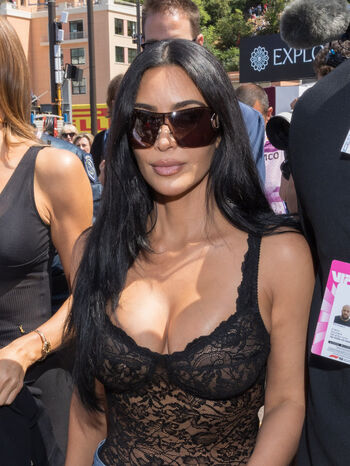 Kim kardashian  page leaked private photo uncensored HD quality