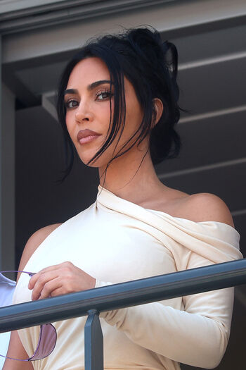 Kim kardashian  page leaked private photo uncensored HD quality