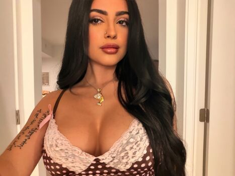 Malu trevejo  page leaked private photo uncensored HD quality