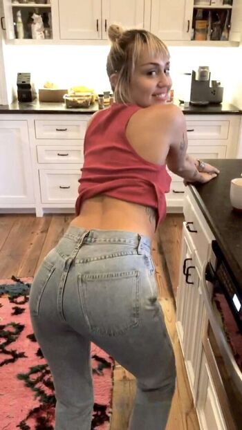 Miley cyrus page leaked private photo uncensored HD quality