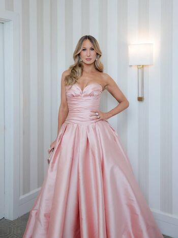 Nikki glaser page leaked private photo uncensored HD quality