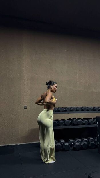 Okyyoliviaa leaked private photo uncensored HD quality