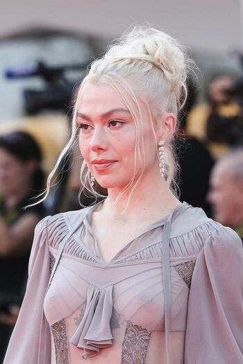 Phoebe bridgers leaked private photo uncensored HD quality