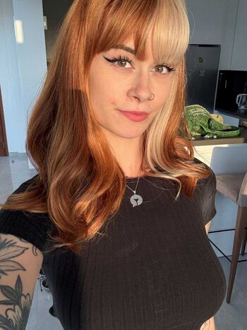 Sallydinosaur leaked private photo uncensored HD quality
