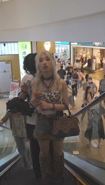 Voyeur asian pissing toilet amp upskirts only page leaked private photo uncensored HD quality