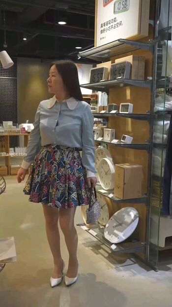 Voyeur asian pissing toilet amp upskirts only page leaked private photo uncensored HD quality